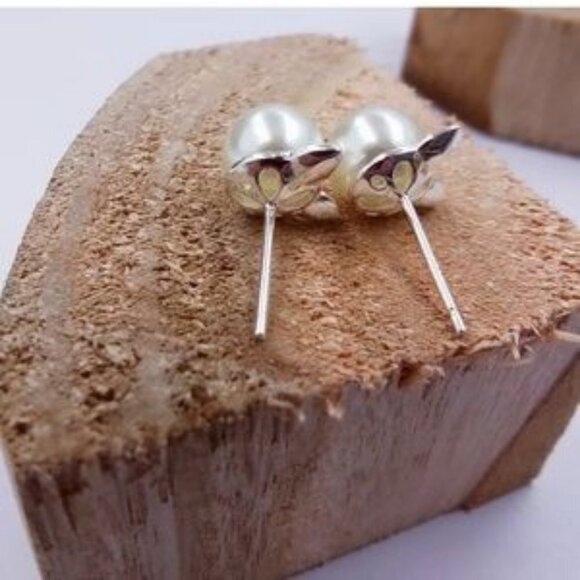 Pearl Silver Kitten Cat Fashion Earrings - Picture 2 of 3